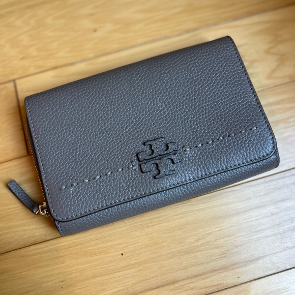Tory Burch Leather McGraw Flat Wallet Crossbody Clutch - Picture 1 of 15